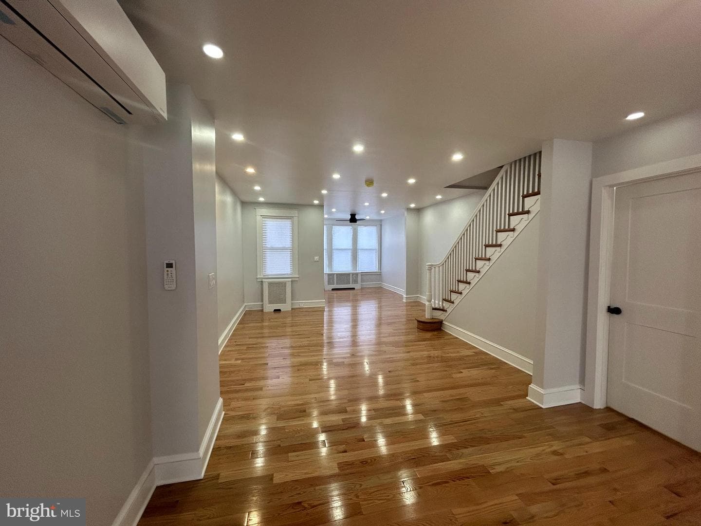 5652 W Berks Street photo 9