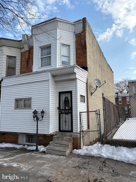 4225 N Sydenham Street photo 2