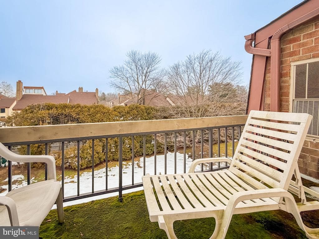 44303 Delaire Landing Road #303 photo 13