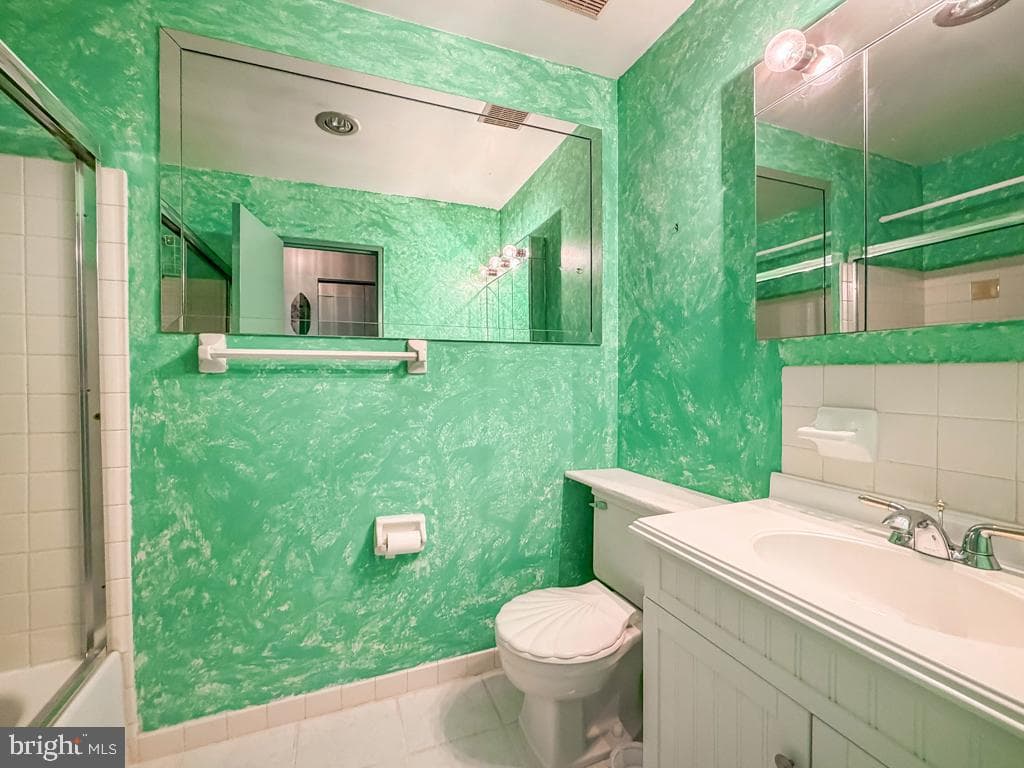 44303 Delaire Landing Road #303 photo 30