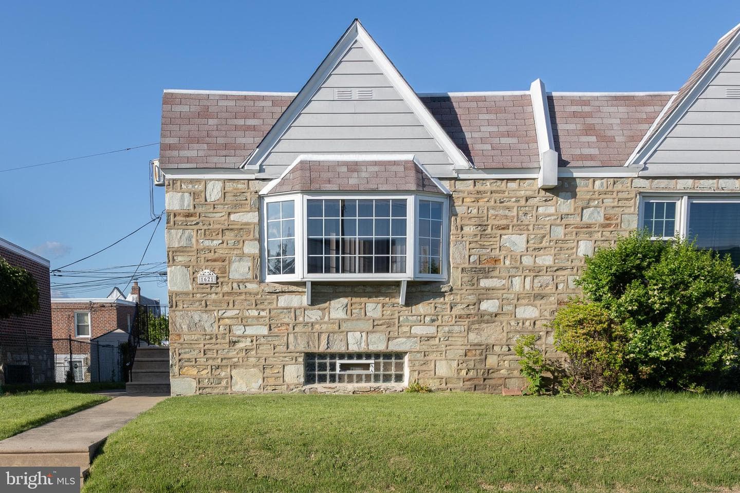 1621 Benson Street photo 2