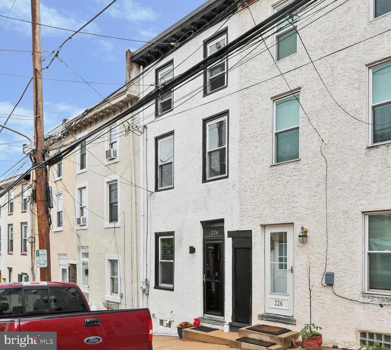 224 Dupont Street photo 1