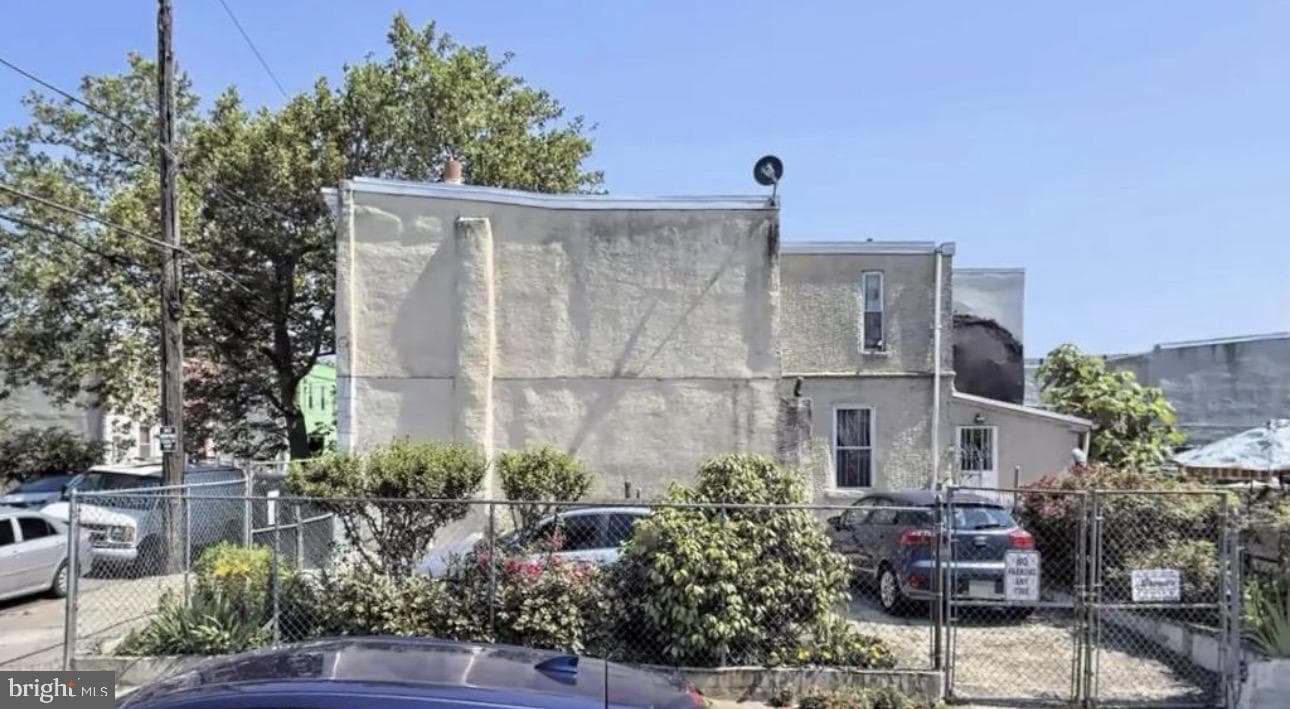 3005 N Lawrence Street photo 2