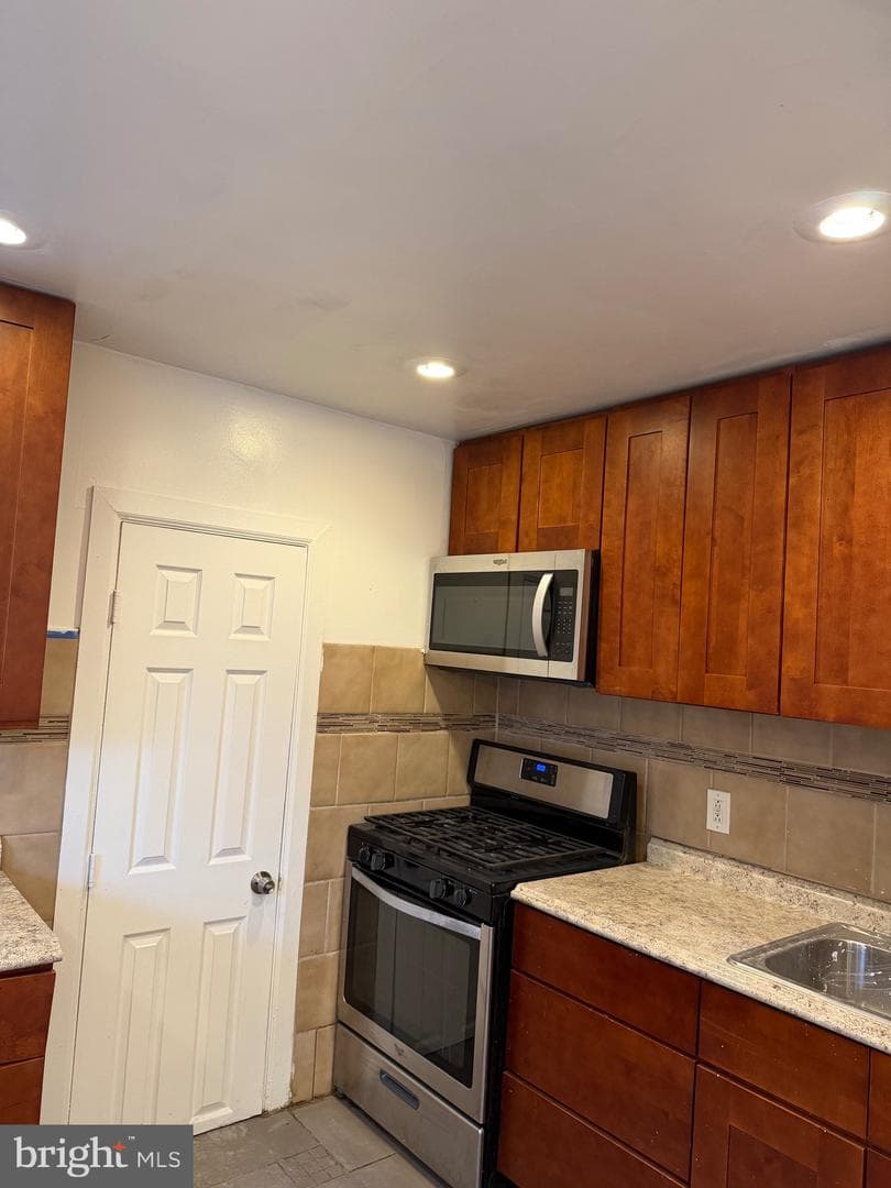 6839 Rodney Street photo 10