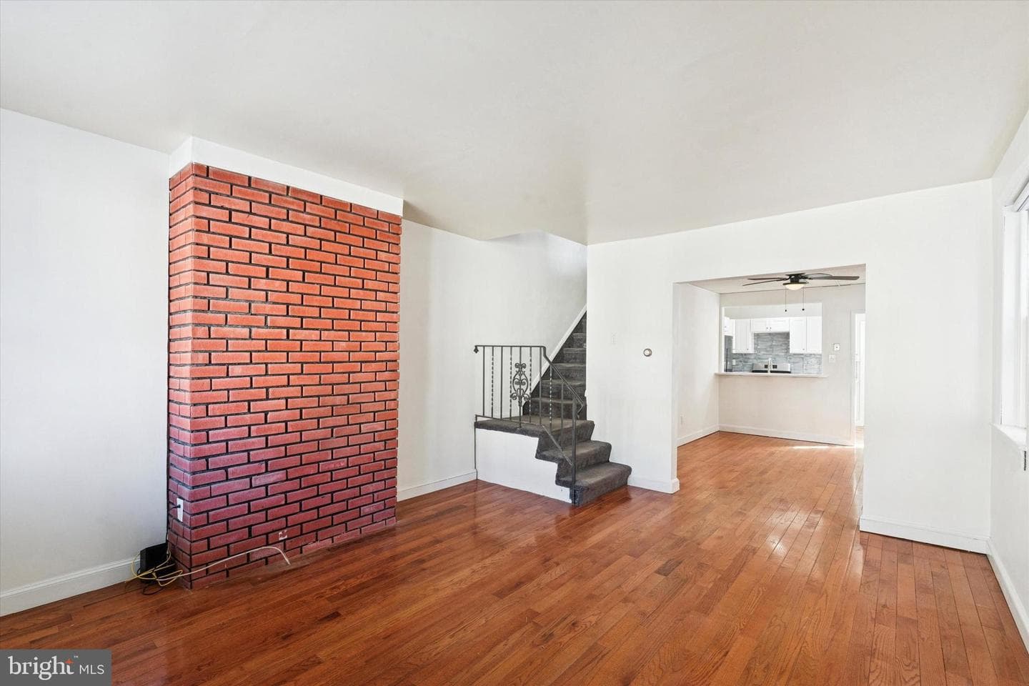 129 Leverington Avenue photo 3