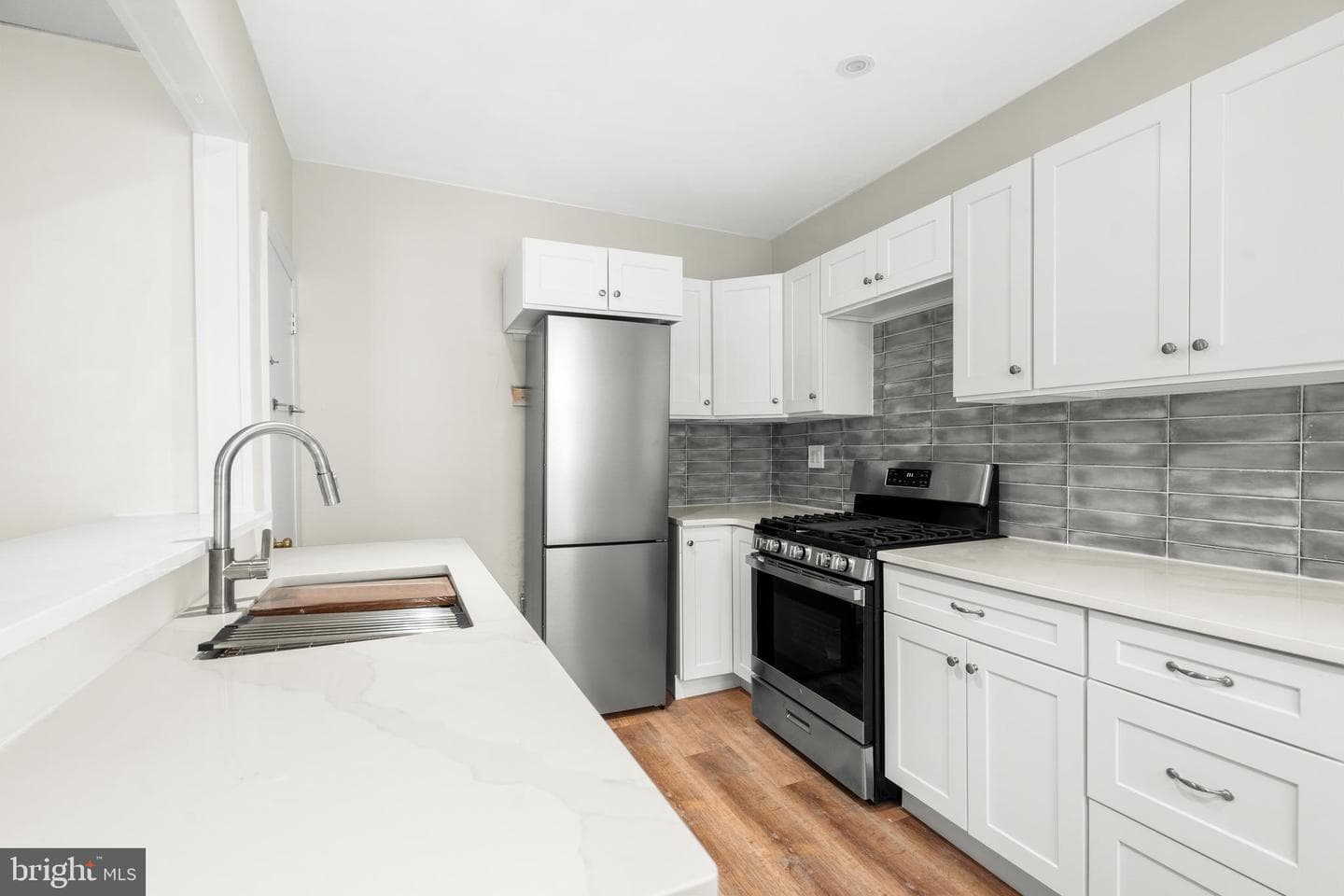 129 Leverington Avenue photo 9