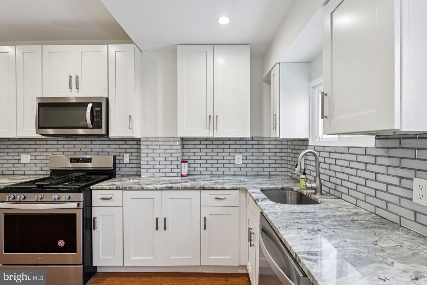 1826 Point Breeze Avenue photo 12