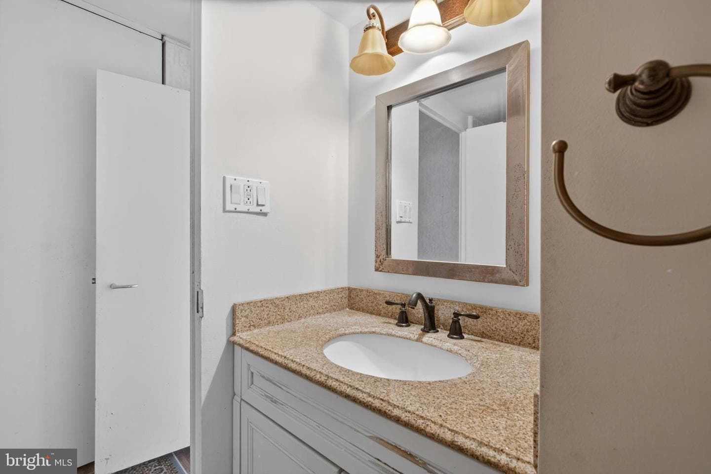 604 S Washington Square #2506 photo 14