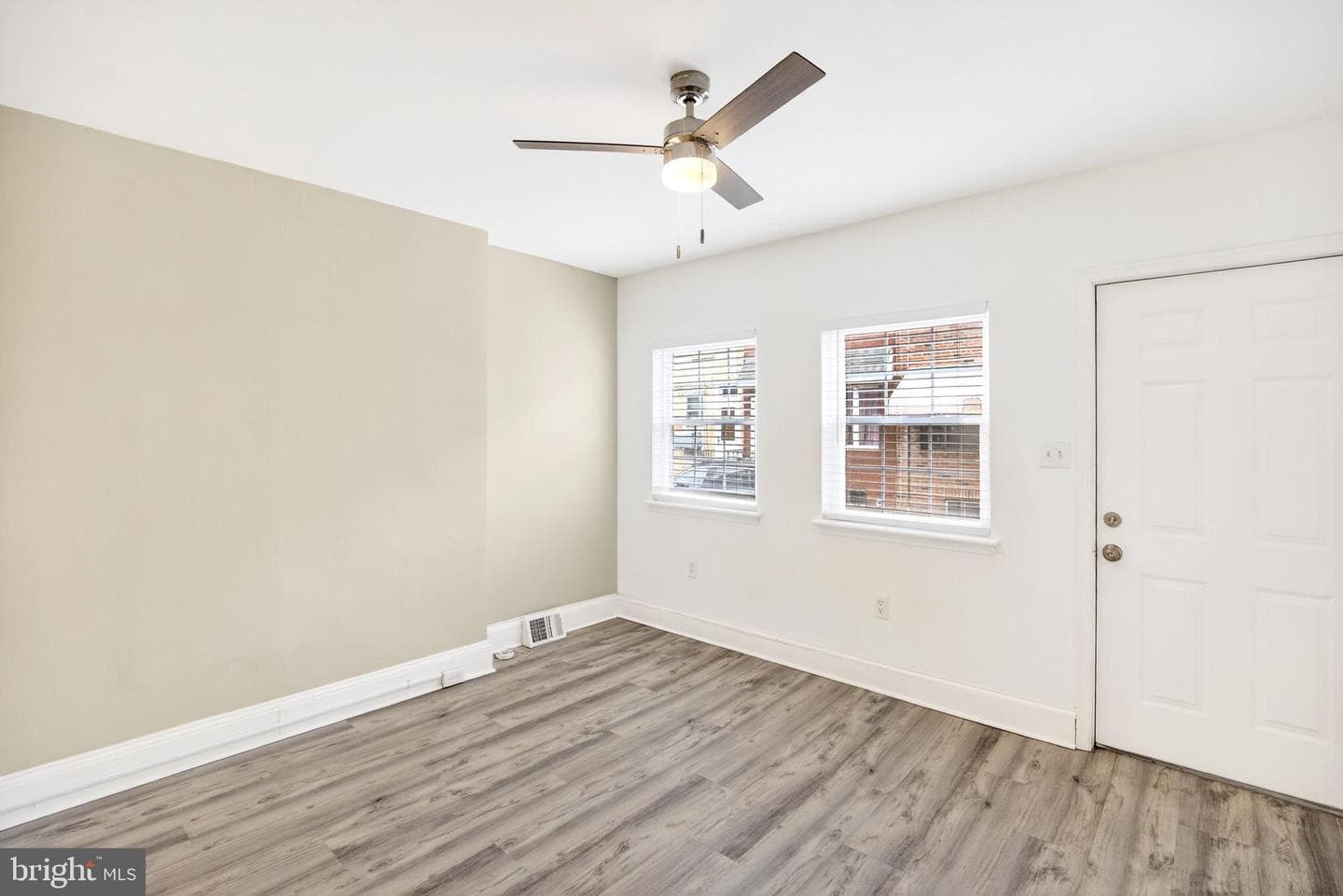 252 Sigel Street photo 3