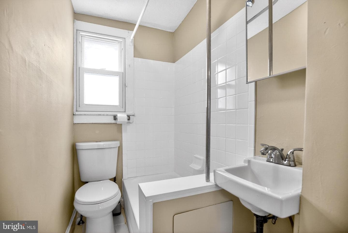 252 Sigel Street photo 9