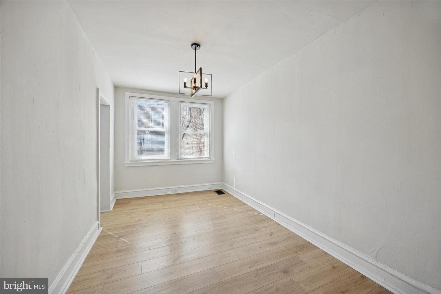 2502 S Robinson Street photo 6
