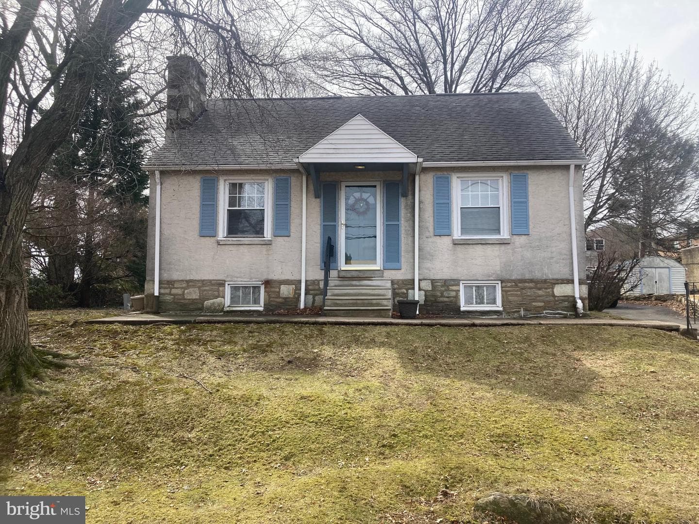 914 Arnold Street photo 1
