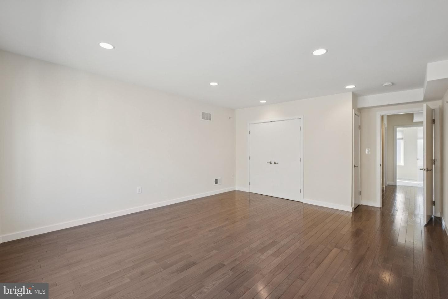 1189 S 21st photo 14