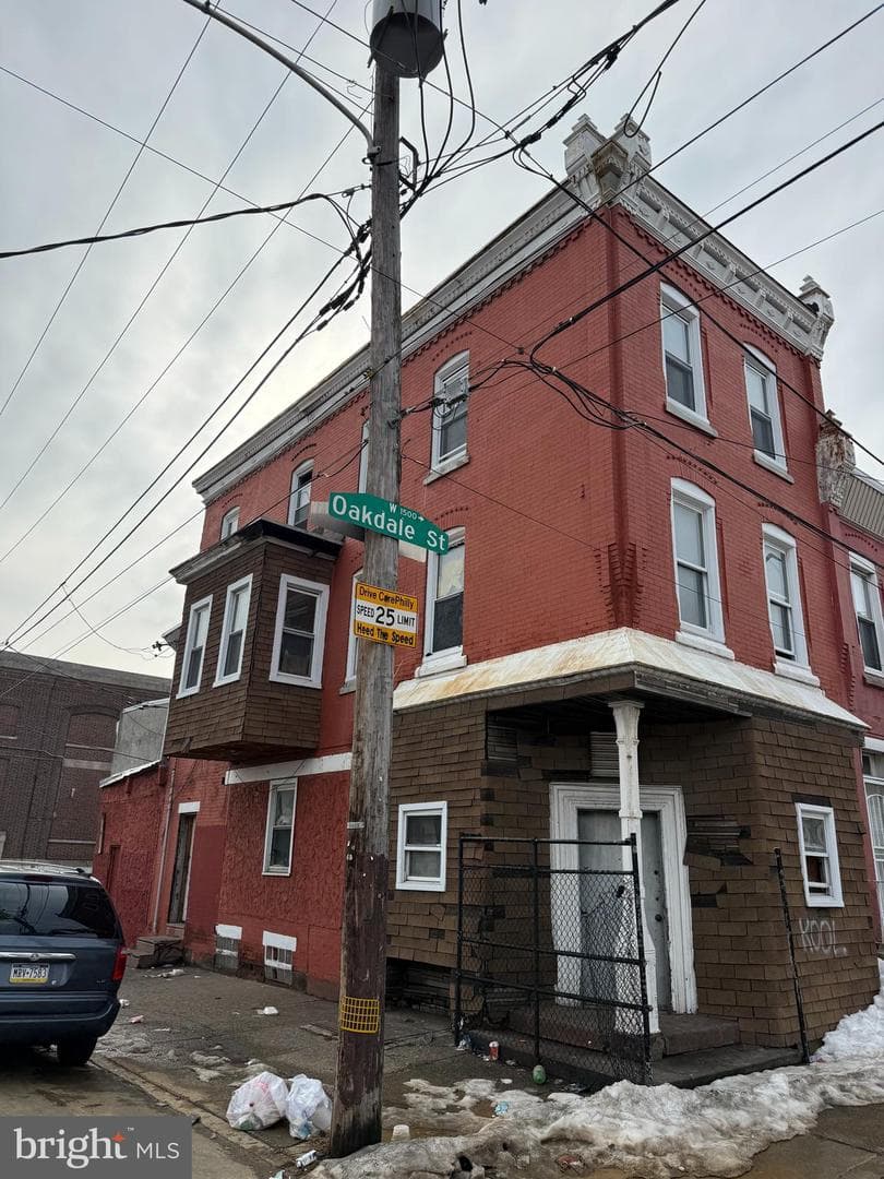 1500 W Oakdale Street photo 2