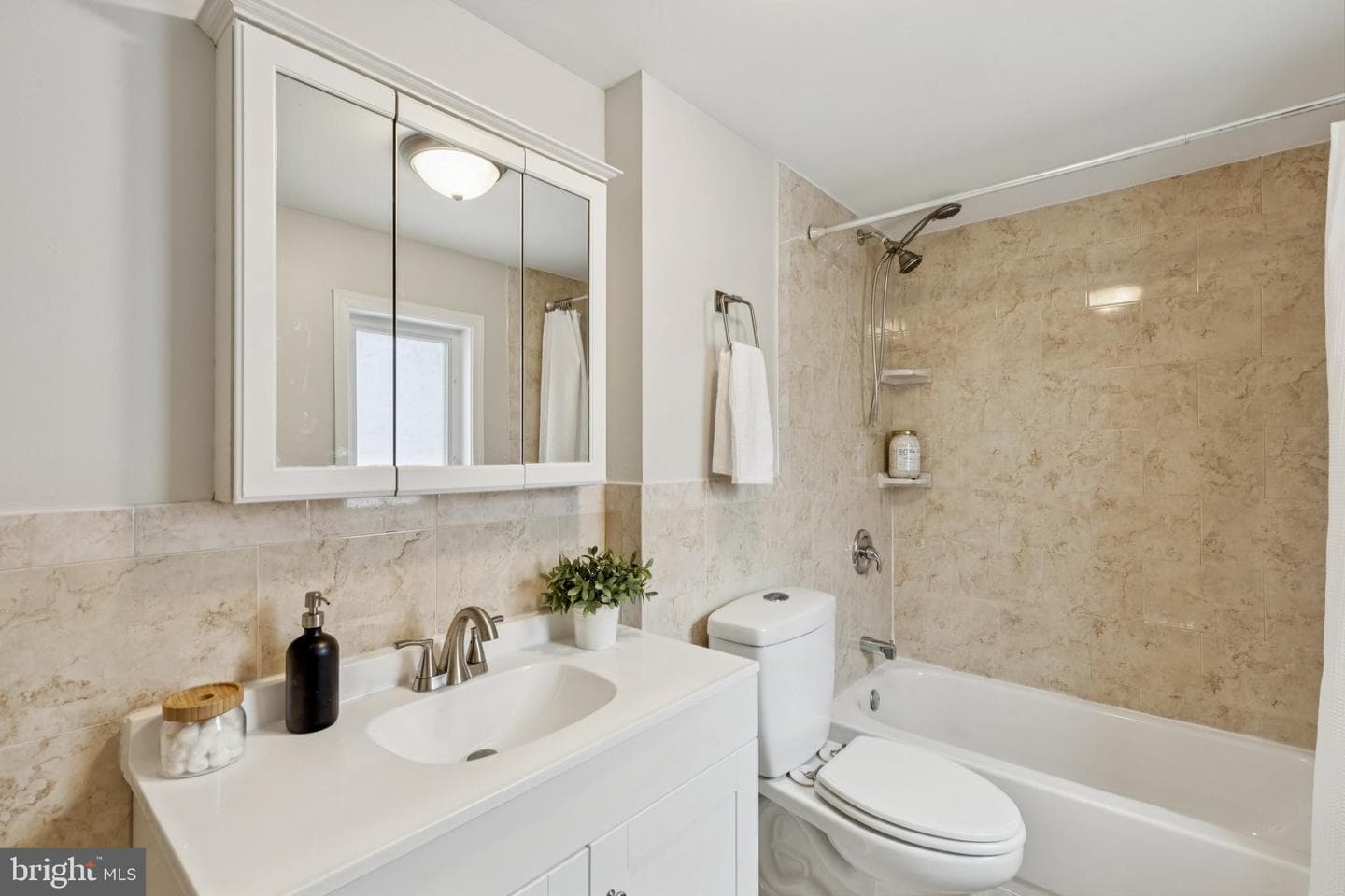 627 Fernon Street photo 10