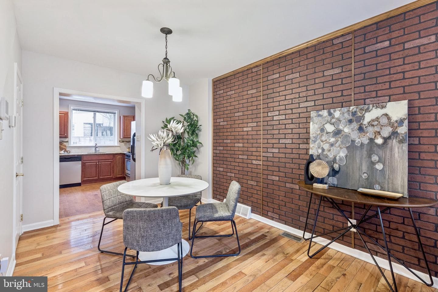 627 Fernon Street photo 4