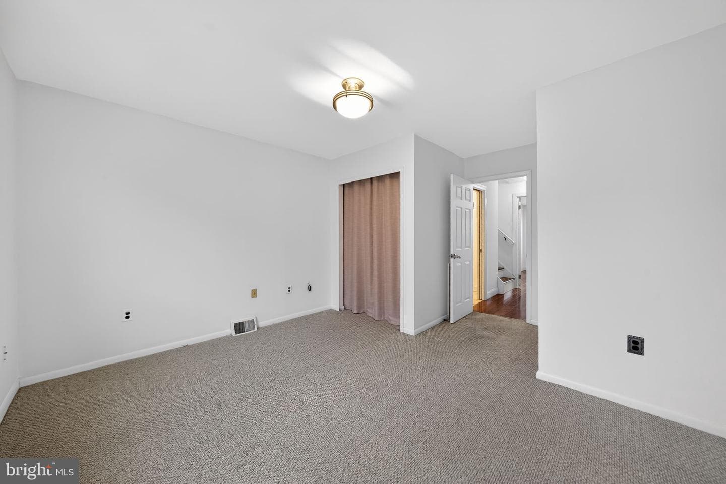 1422 Montrose Street photo 17