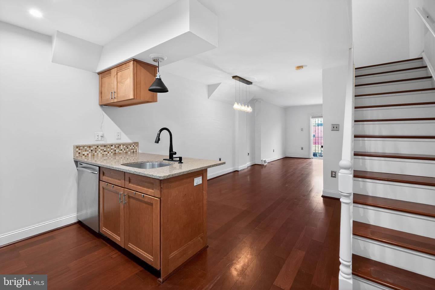 1422 Montrose Street photo 8