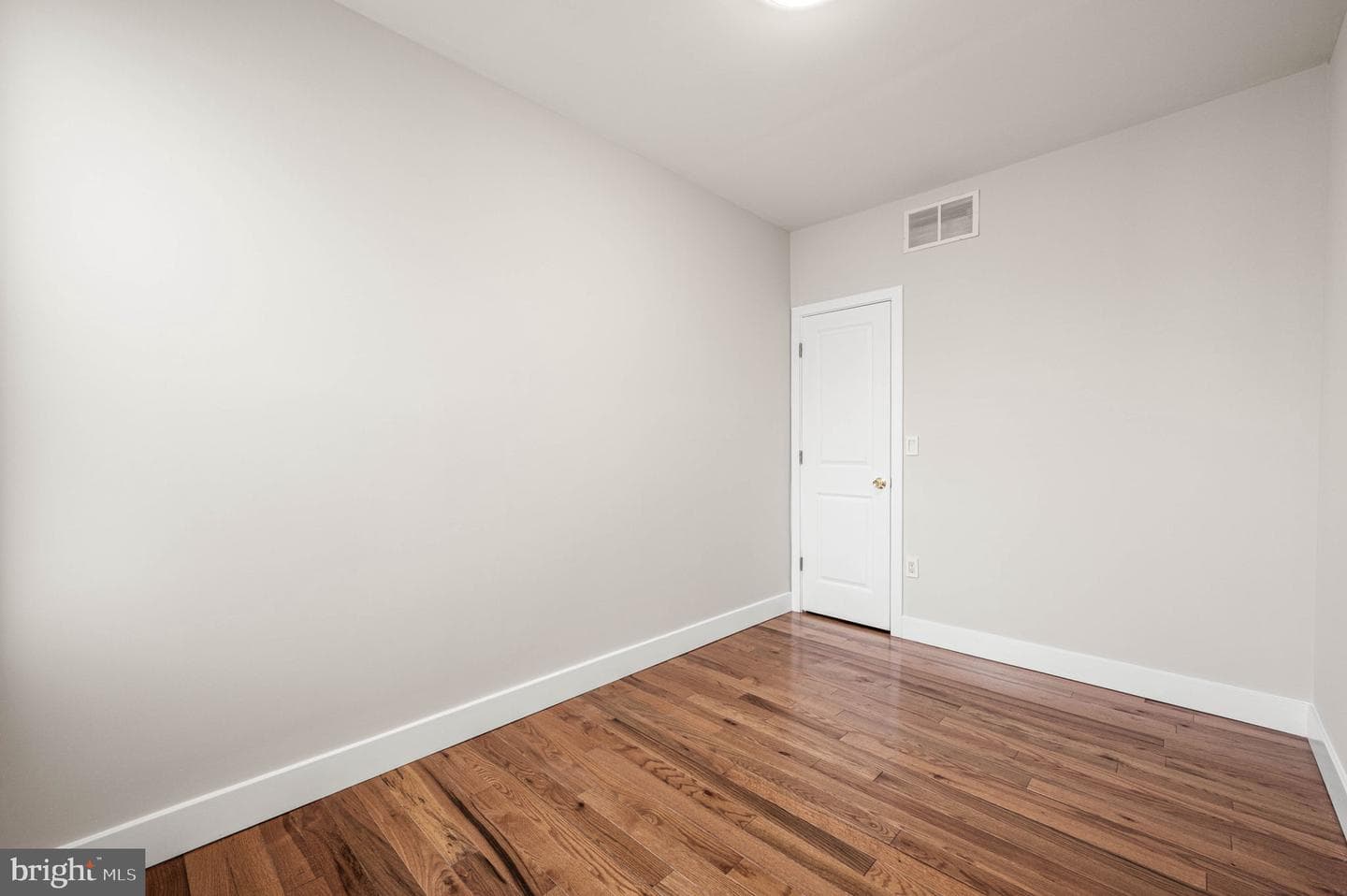 2131 E Monmouth Street photo 13