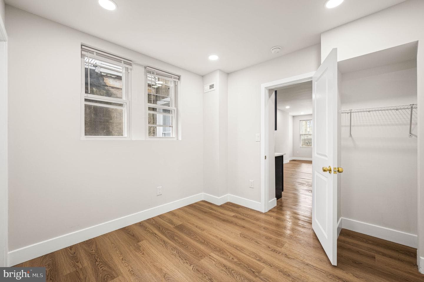 2131 E Monmouth Street photo 18