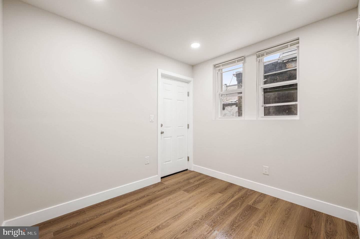 2131 E Monmouth Street photo 19
