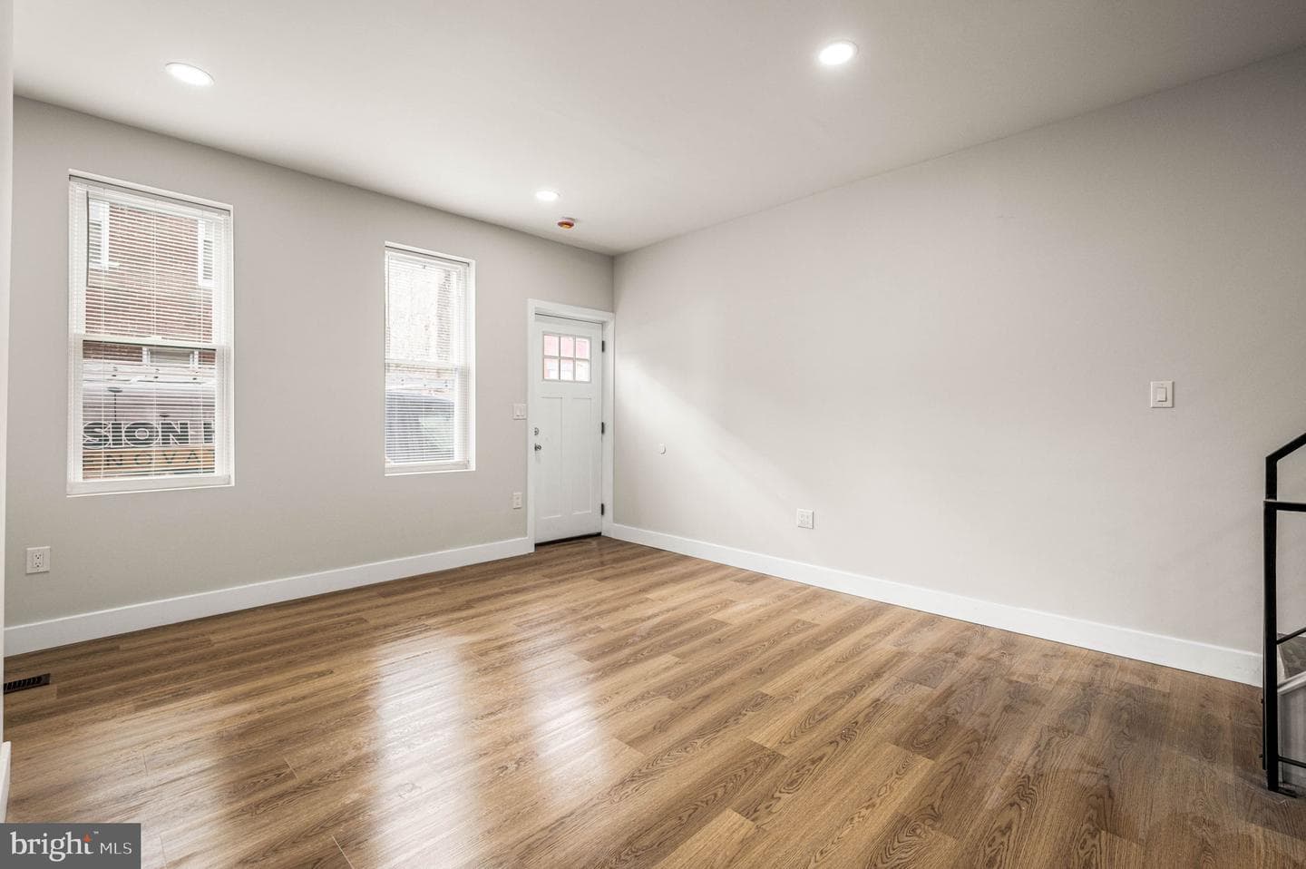 2131 E Monmouth Street photo 21