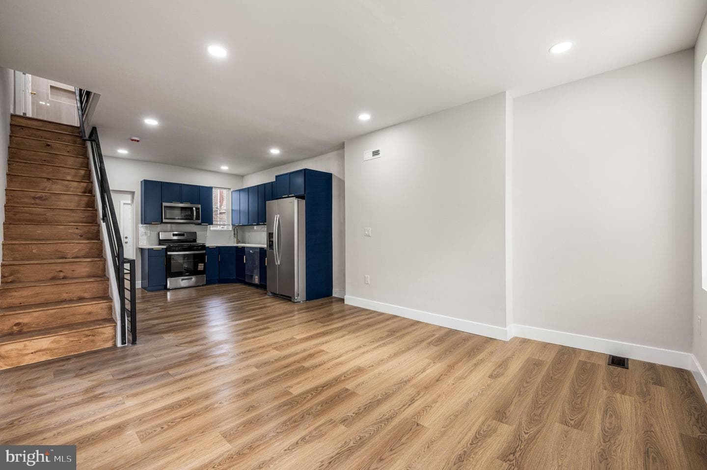 2131 E Monmouth Street photo 6