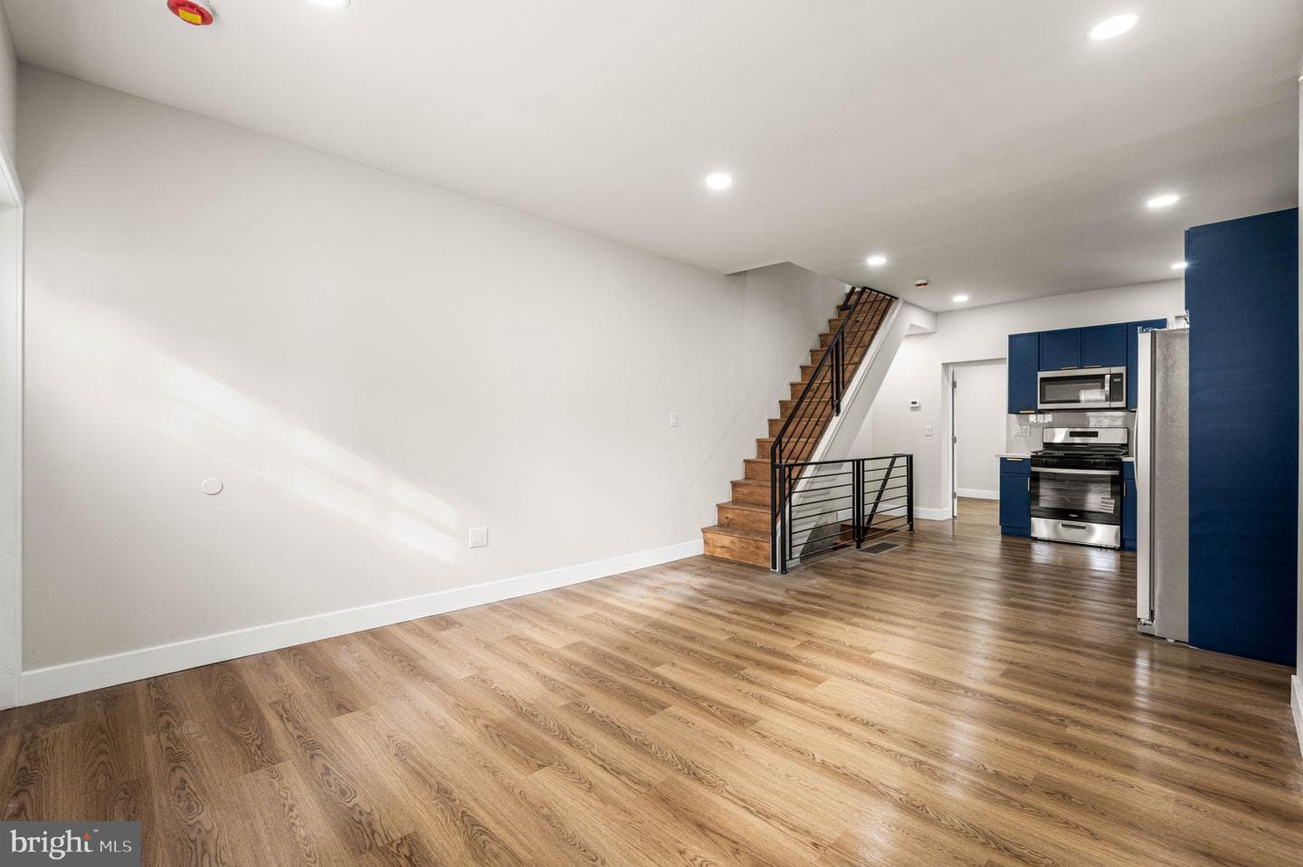 2131 E Monmouth Street photo 7