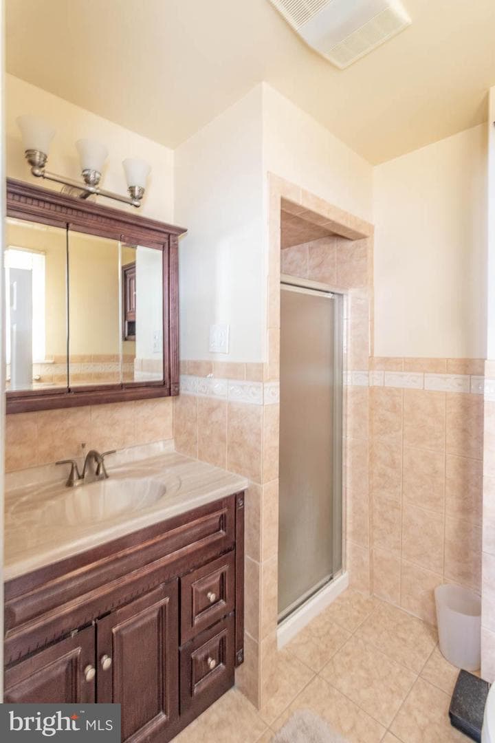418 Densmore Road photo 18