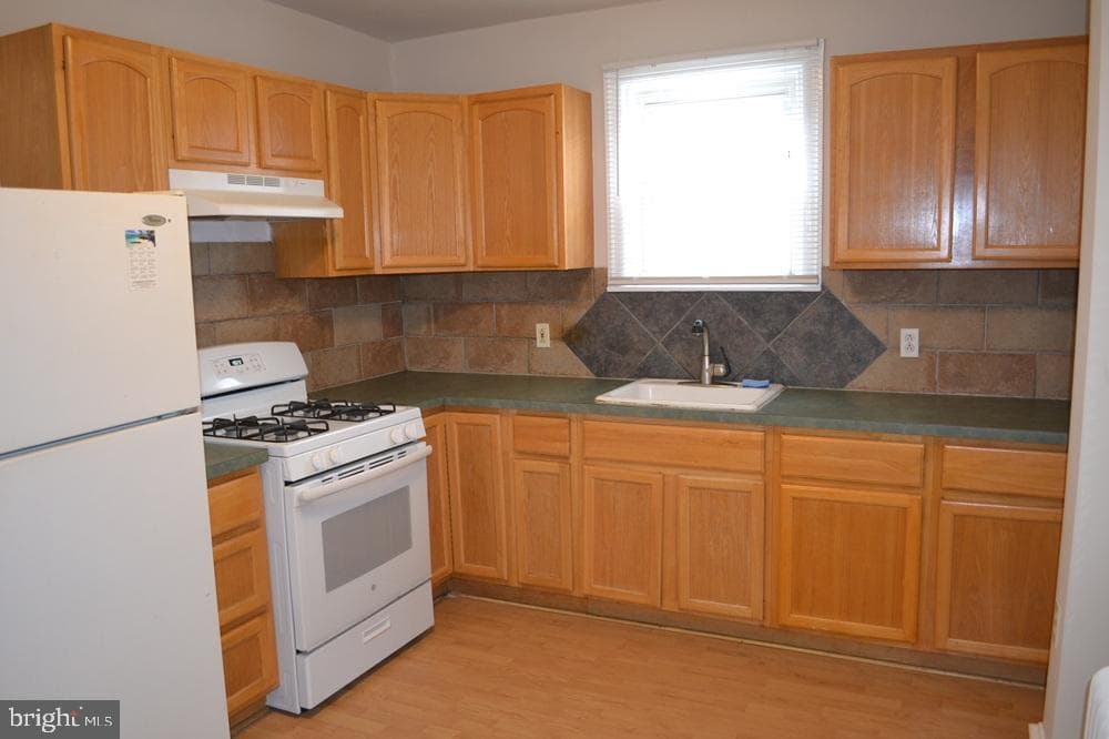 887 Anchor Street photo 10