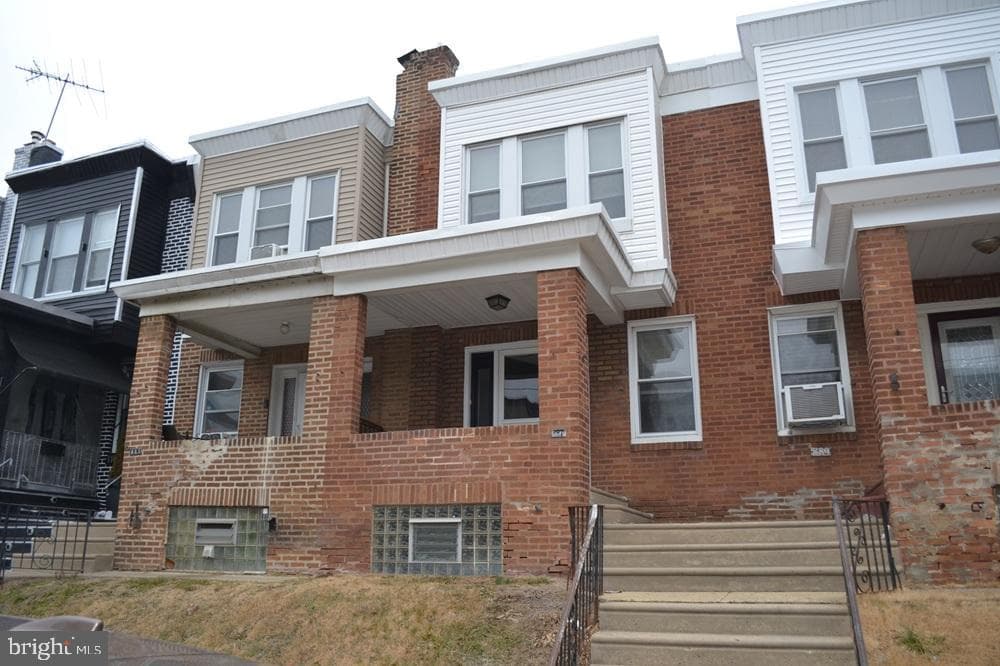 887 Anchor Street photo 2