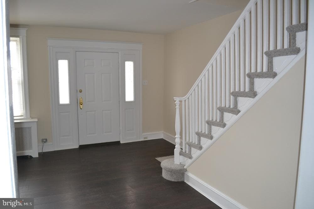 887 Anchor Street photo 5