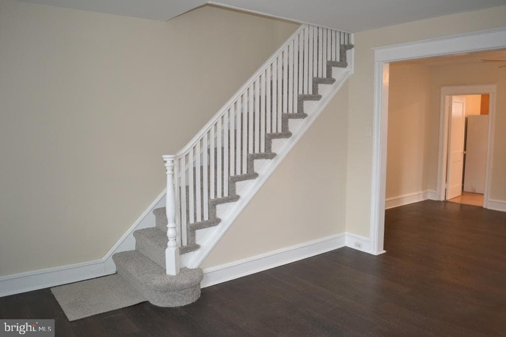 887 Anchor Street photo 6