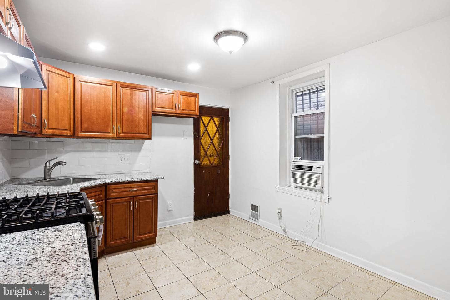 1216 S Bonsall Street photo 8