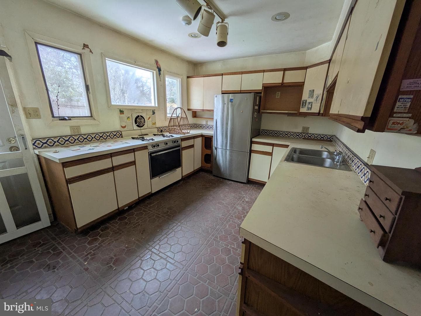 205 E Evergreen Avenue photo 17