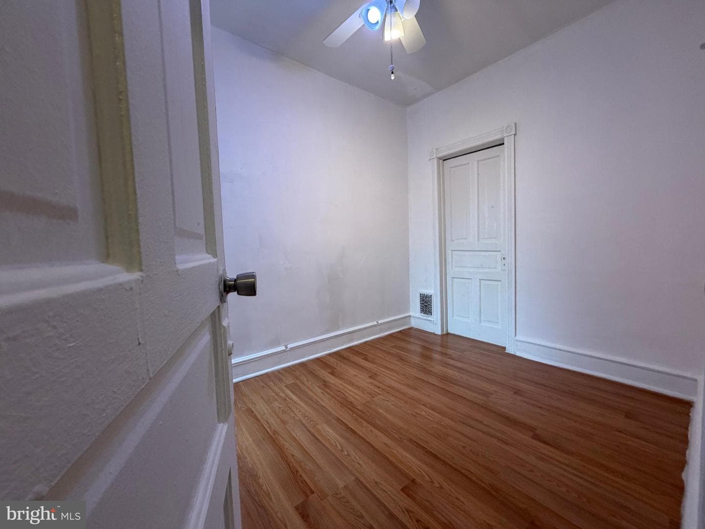 2419 S Fairhill Street photo 25