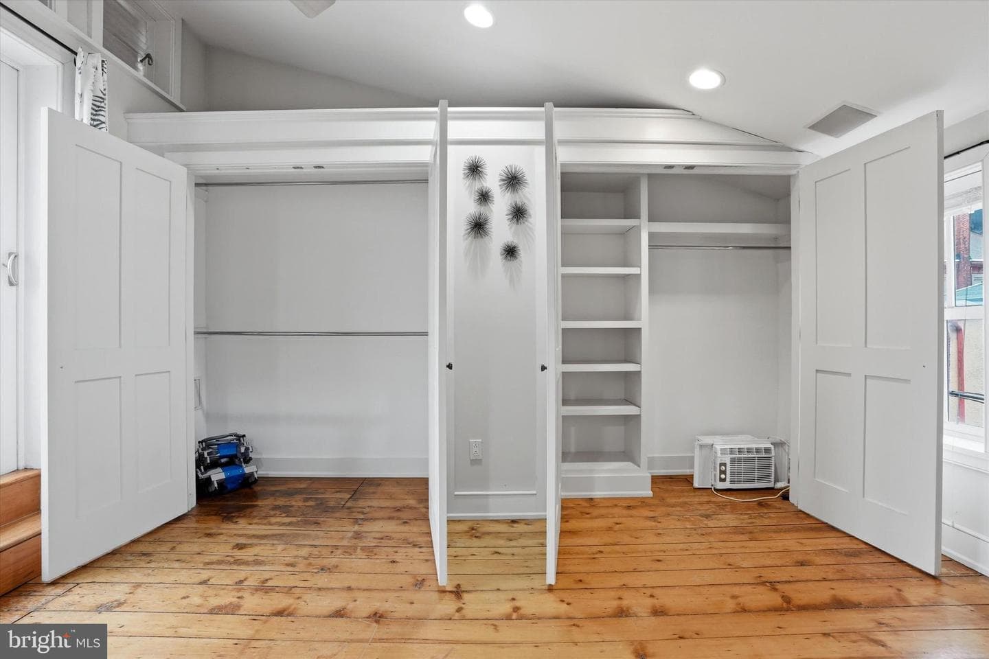 1040 N Leithgow Street photo 30