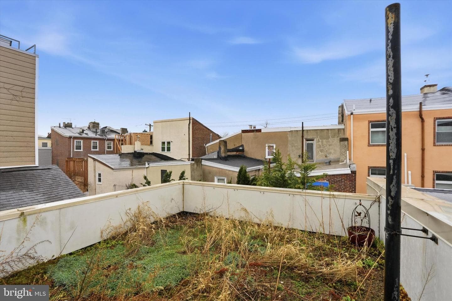 1040 N Leithgow Street photo 31