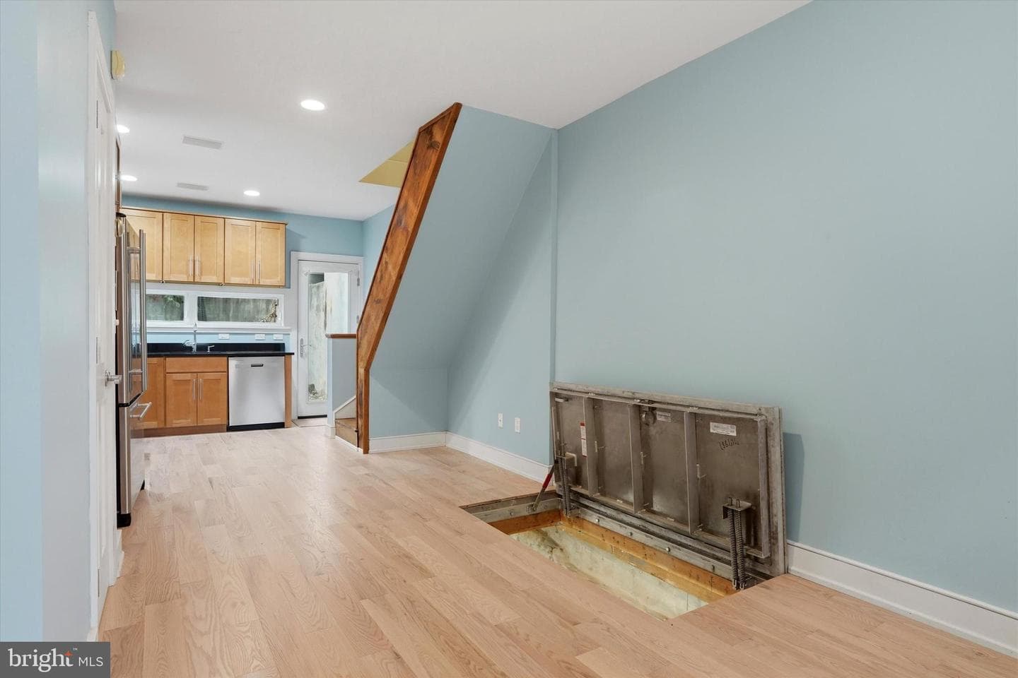 1040 N Leithgow Street photo 33