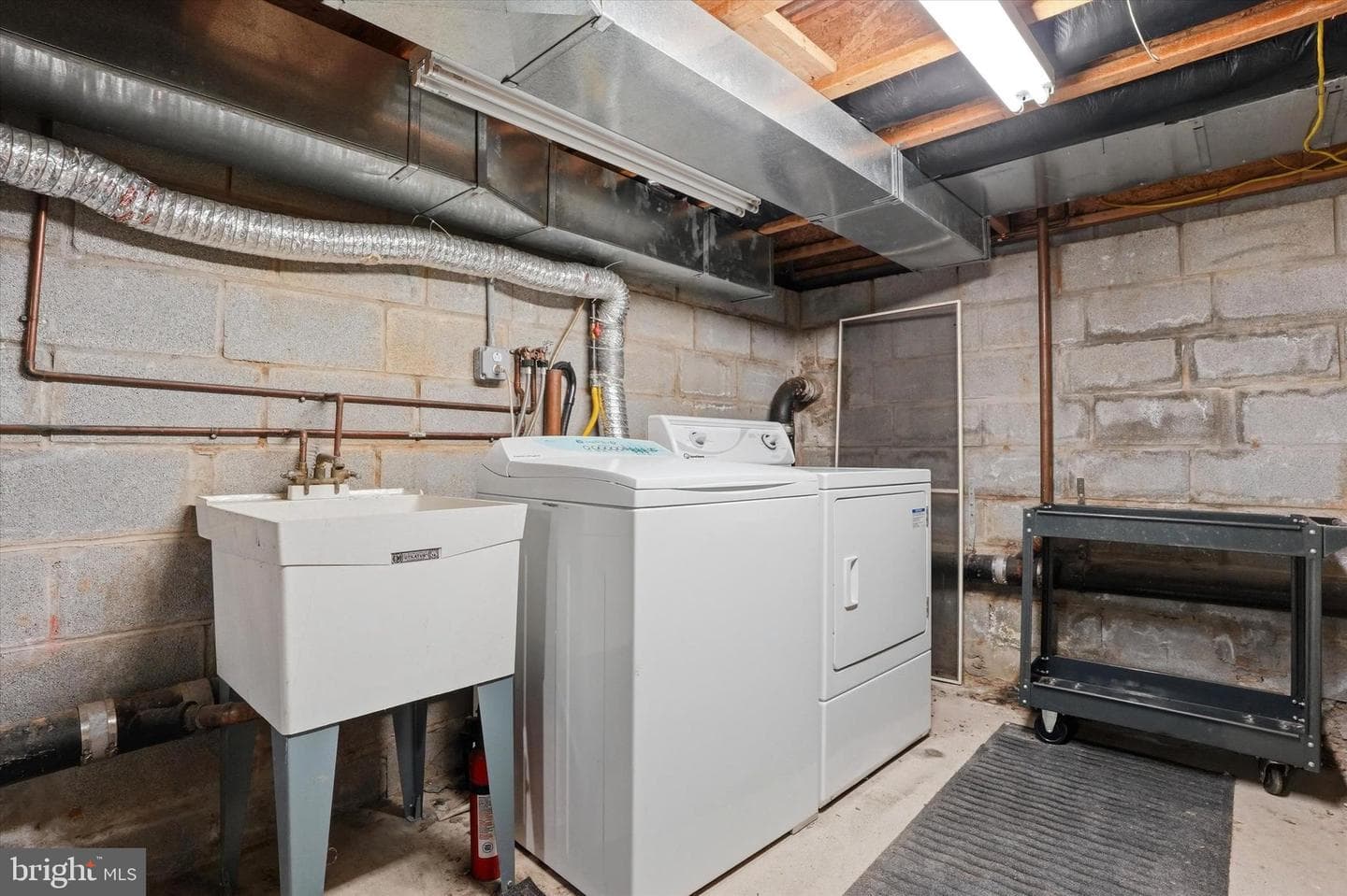 1040 N Leithgow Street photo 35