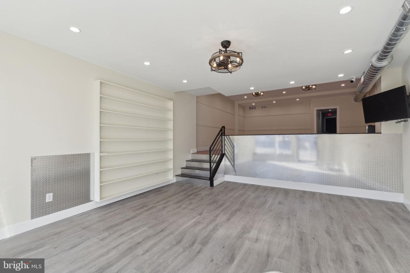 5460 Ridge Avenue photo 10