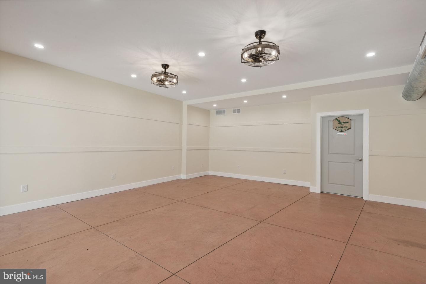 5460 Ridge Avenue photo 17