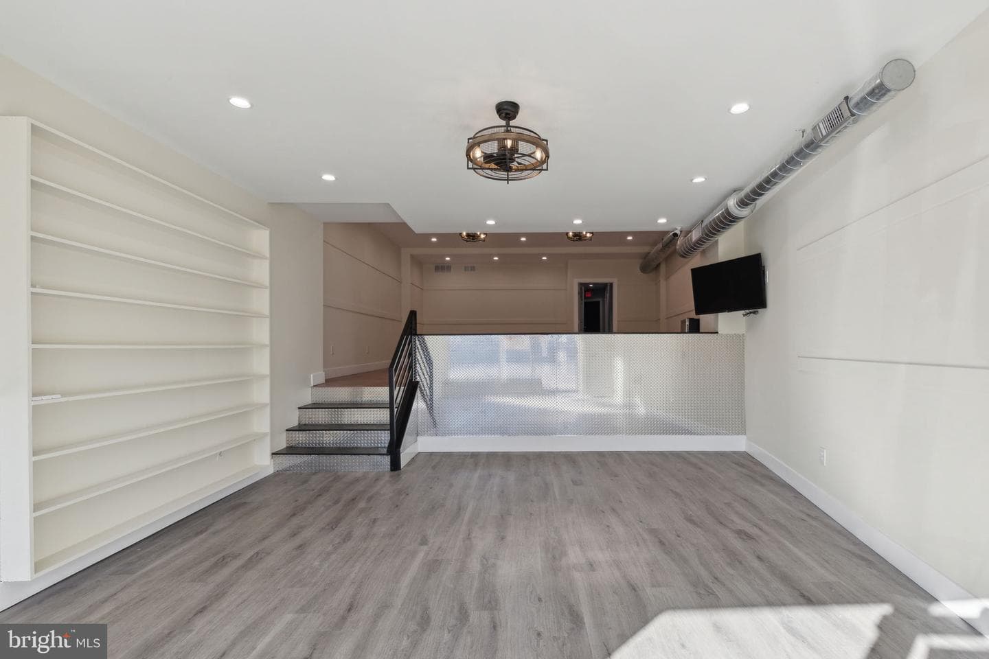 5460 Ridge Avenue photo 9