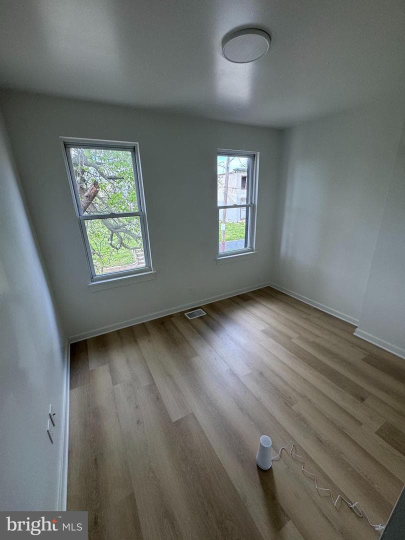 2425 N Sydenham Street photo 5