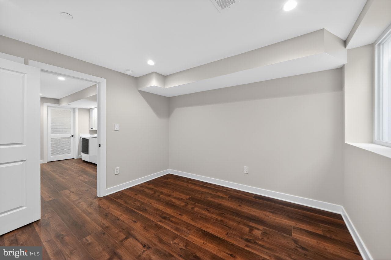 616 Emily Street photo 31