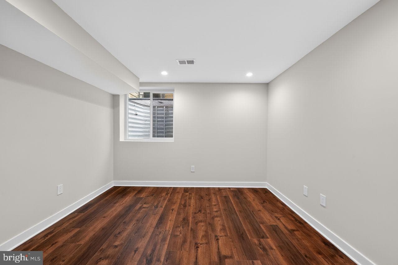 616 Emily Street photo 32