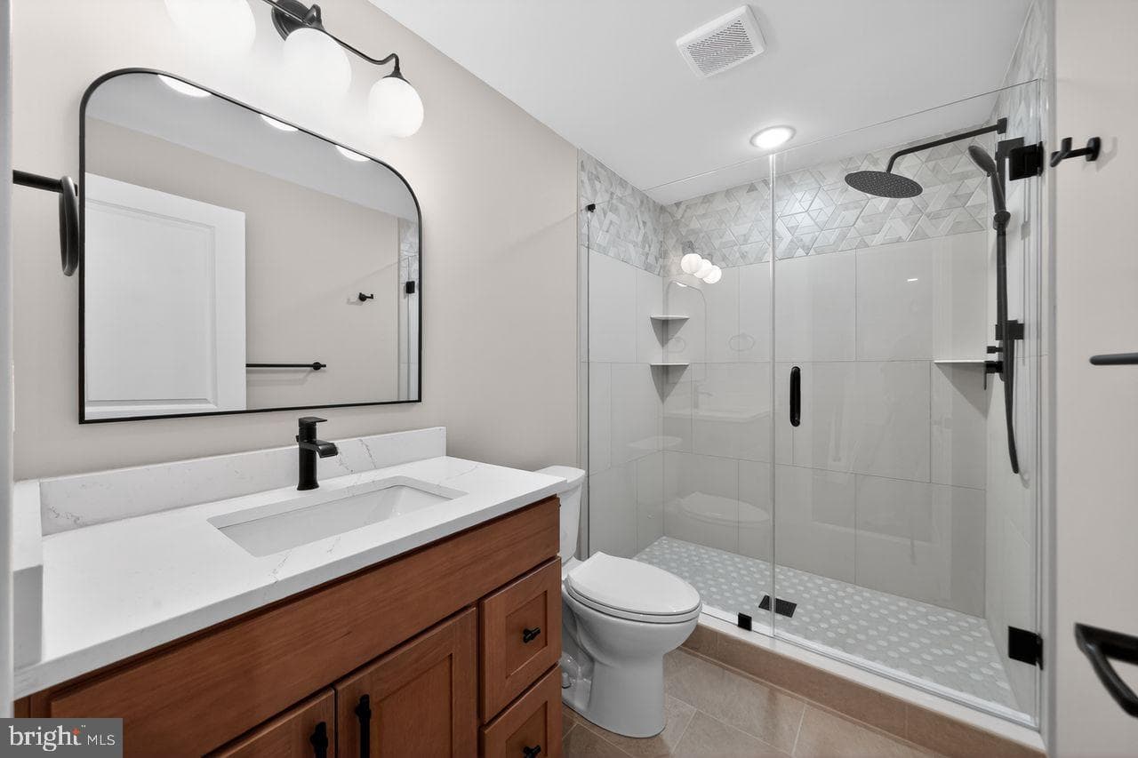 616 Emily Street photo 33