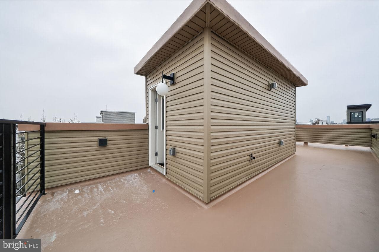 616 Emily Street photo 37