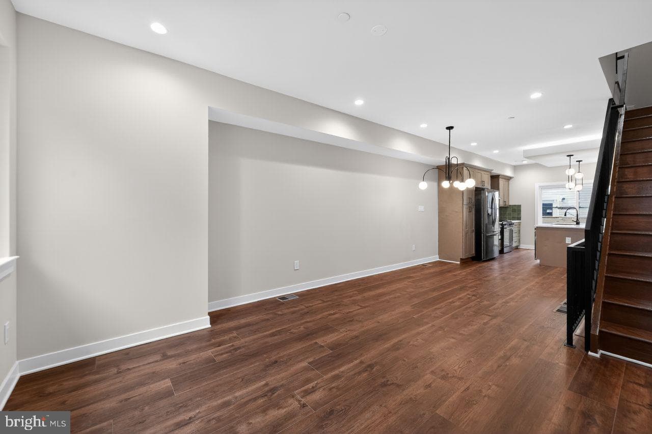 616 Emily Street photo 4