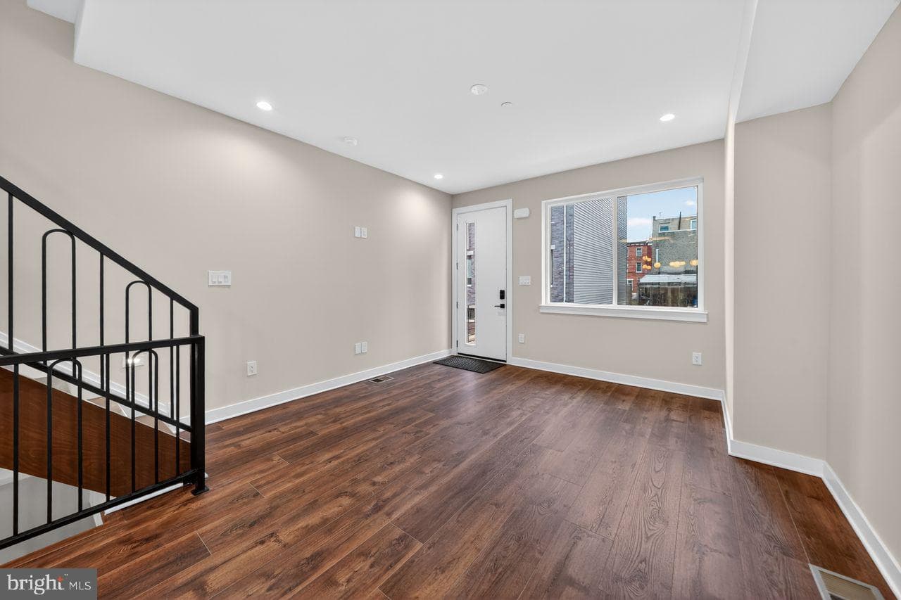 616 Emily Street photo 5